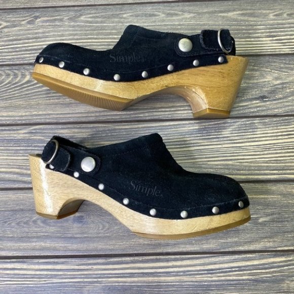 Simple Wooden Clogs - Picture 4 of 7